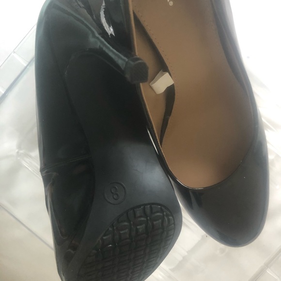 Black patent platform heels. - Picture 4 of 5